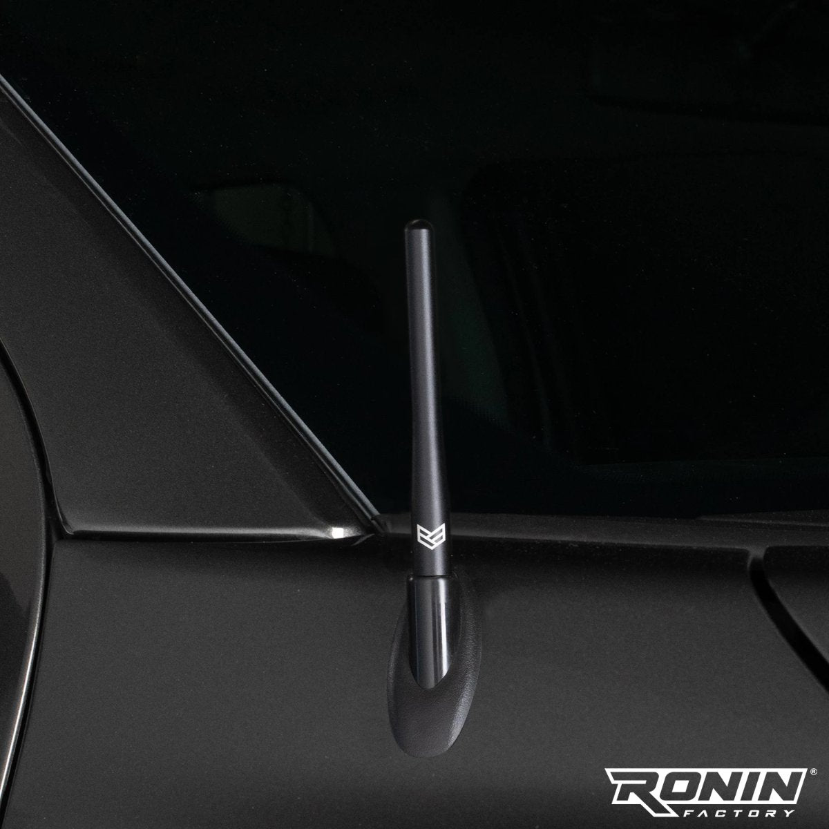 TOYOTA TUFFLOCK® SHORT ANTENNA (4 INCH)